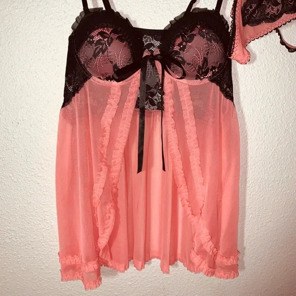 Lingerie set Sz M coral black accents lace trim reversible straps push-up bra